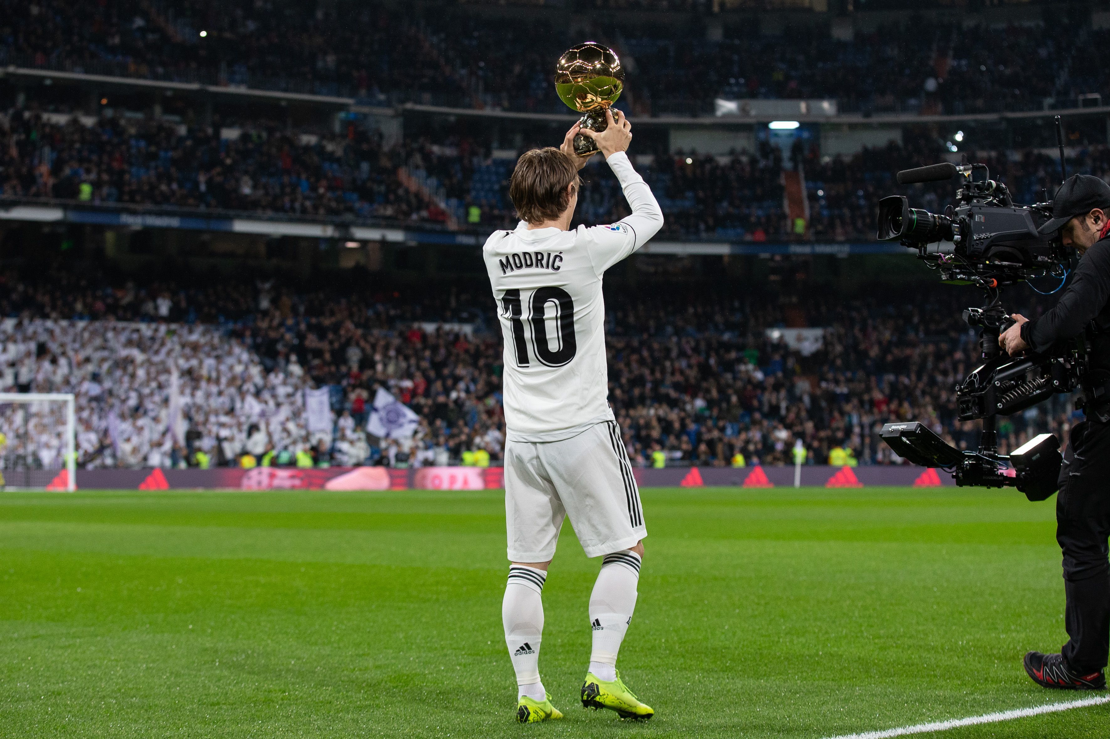 NBA：快船伦纳德复出助队取胜