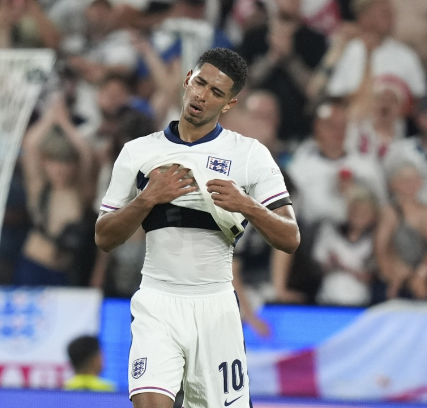 成都蓉城挖角危机：主教练和来自台湾省的队长都要走！