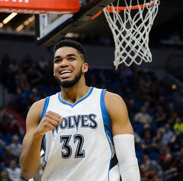 这位名记还 这位名记还